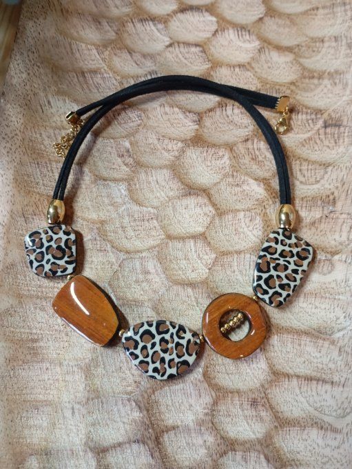 Collier tour de cou polymère sauvage doré