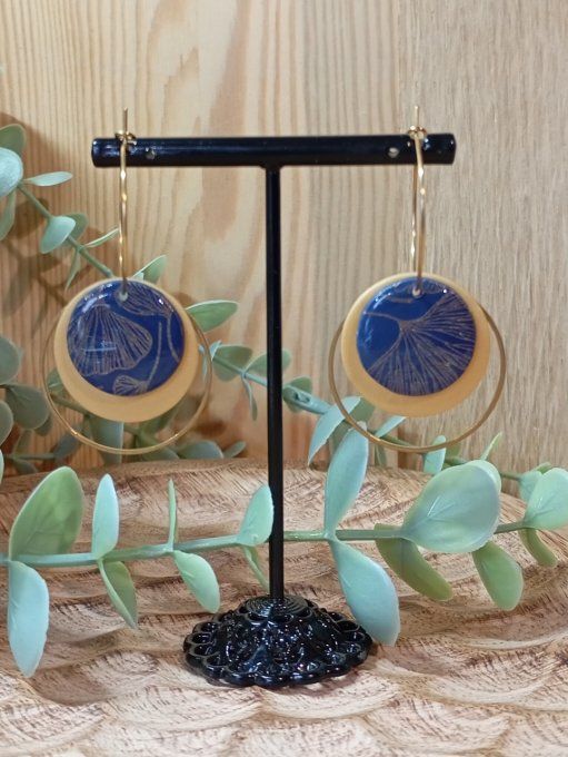 Boucles d'oreilles fimo créoles ginko couleur or et bleu marine