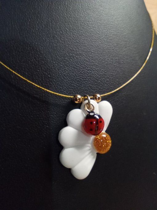 Collier "Marguerite & sa Coccinelle" – Finition Câble ou Chaîne