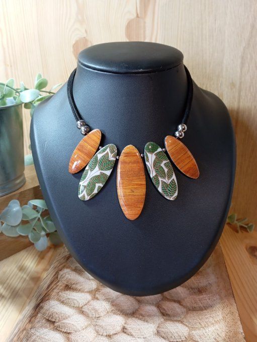 Collier tour de cou feuillage et bois