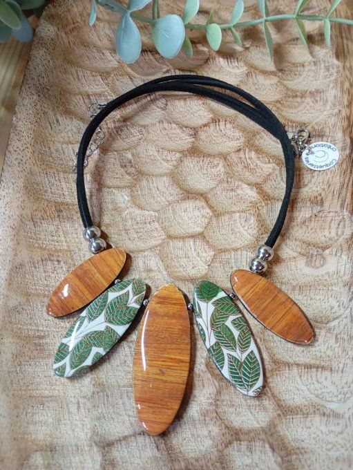 Collier tour de cou feuillage et bois