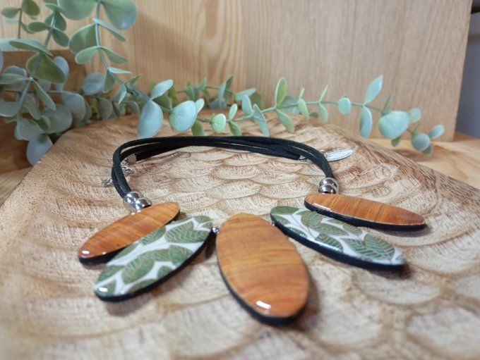 Collier tour de cou feuillage et bois