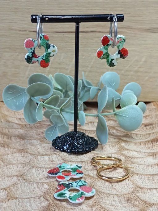 Boucles d'oreilles Créoles "Fleurs de Fraisiers" en Argile Polymère - Artisanat Loiret