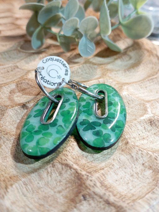 Boucles d'Oreilles "Trèfle de Chance" – Argile Polymère Translucide & Acier Ino