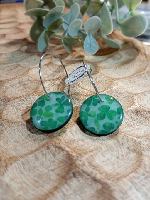 Boucles d'Oreilles "Trèfle de Chance" – Argile Polymère Translucide & Acier Ino