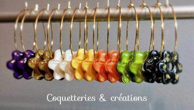 Boucles d'oreilles fimo créoles dorées fleurettes