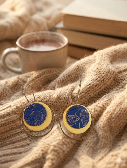 Boucles d'oreilles fimo créoles ginko couleur or et bleu marine