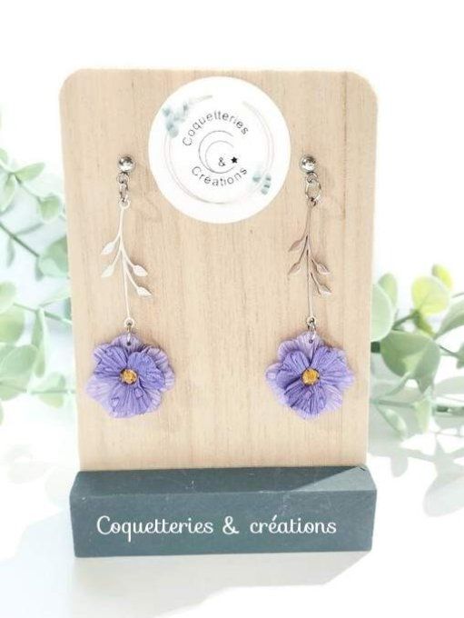 Boucles d'oreilles fimo fleur violette à tige 