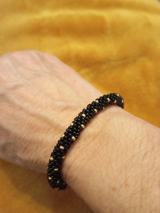 Bracelet bangle tissage au crochet perles Miyuki noir et doré