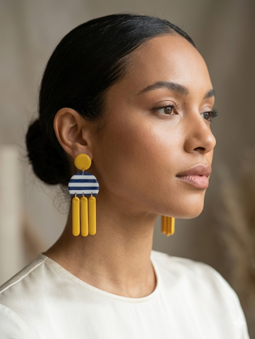 Collection "Horizon Marin" – Boucles d’Oreilles Géométriques Marinière (Duo Rouge & Jaune)