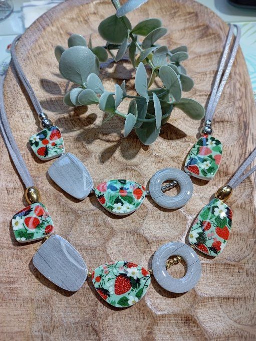 Collier tour de cou "Jardin Fraisier" en argile polymère - Finition Dorée ou Argentée au choix