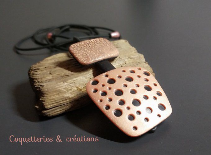 Collier sautoir polymère couleur métallique réglable  