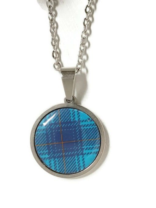 Collier pendentif cabochon fimo lentille imitation tissu bleu