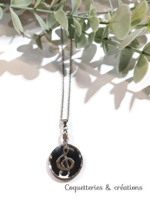 Collier pendentif clé de sol en polymere noire