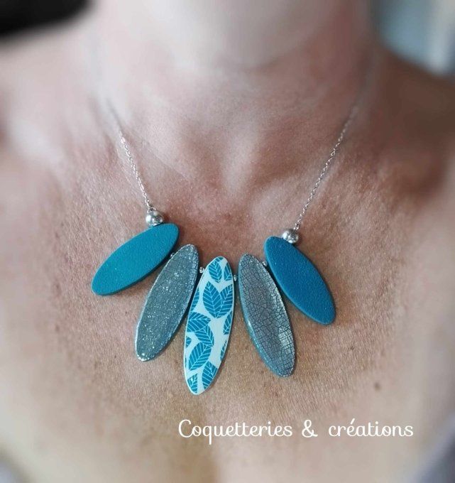 Collier tour de cou feuillage bleu et argent