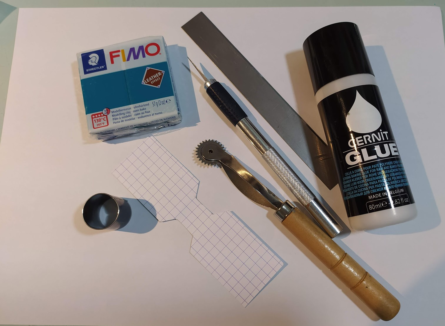 TUTORIEL PORTE-CLÉS EN PÂTE POLYMÈRE FIMO LEATHER